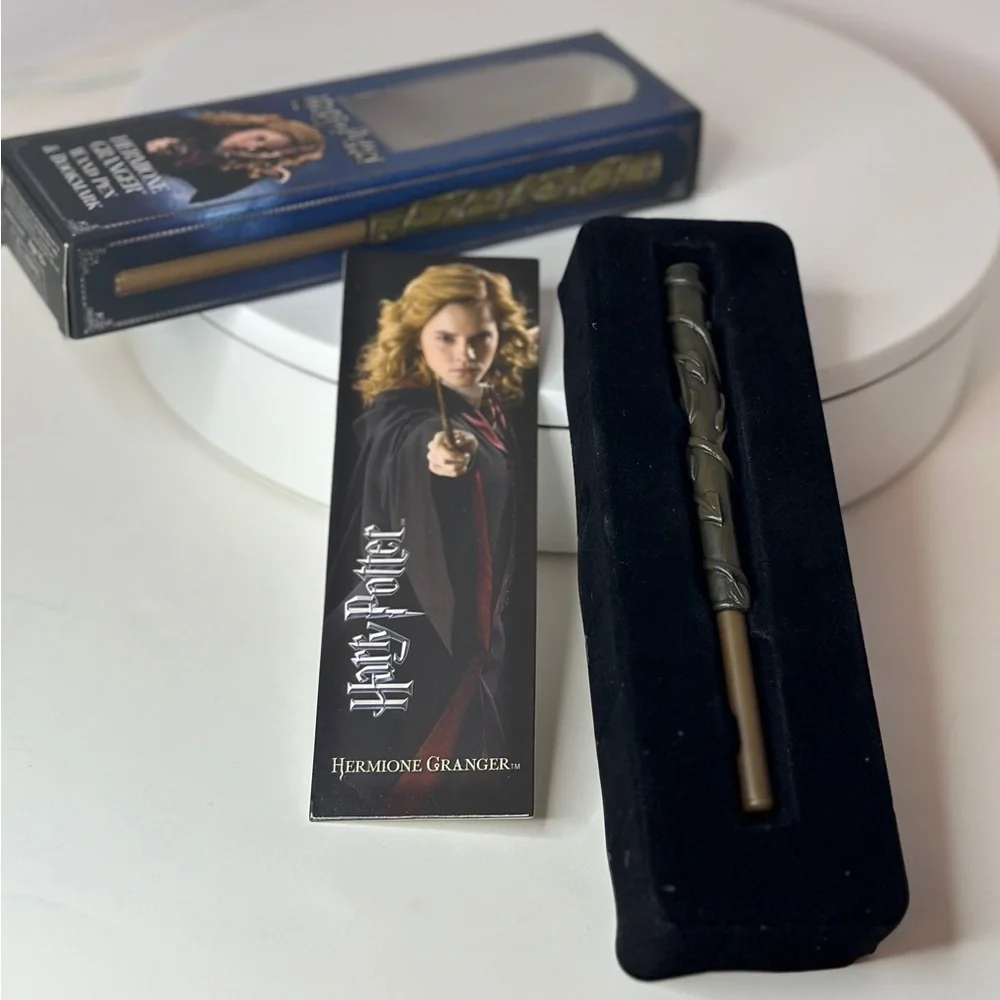 Harry Potter - Hermione Granger Wand Pen and Bookmark Gift Set- NEW IN BOX